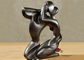 Revêtement thermique de baiser de coloration de couples d'amour de statue en bronze abstraite fournisseur
