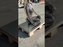 Grande sculpture moderne abstraite en métal