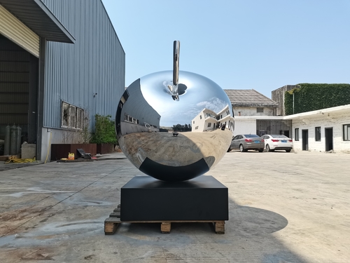 Derniers blogs de l'entreprise sur L'élégance redéfinie: sculpture de pomme en acier inoxydable poli en miroir