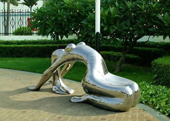 Un bon prix. Art métallique de jardin moderne femme banc sculpture en acier inoxydable poli en ligne
