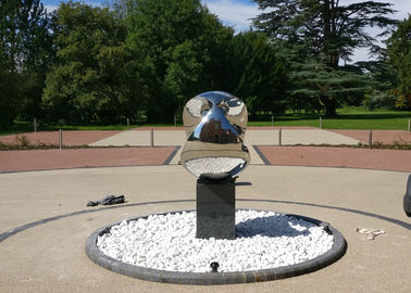 Un bon prix. Les sculptures en art en métal/les statues abstraites jardin en métal reflètent le polonais en ligne