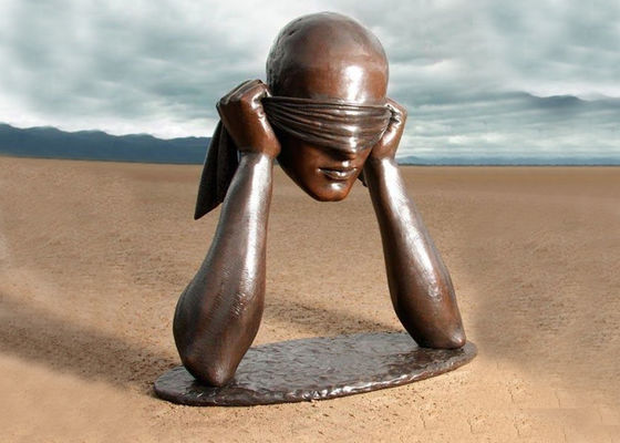 Un bon prix. Corrosion de forme de tête d'homme bandée les yeux par statue de bronze d'oeuvre d'art contemporain anti en ligne