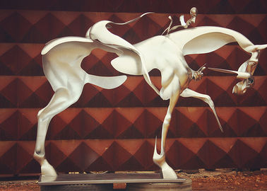 Technique extérieure de pièce forgéee de sculpture en métal de cavalier inachevé spectaculaire