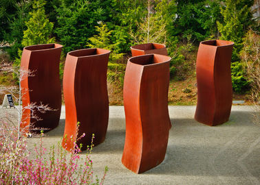 Un bon prix. Planteurs abstraits de fleur en métal, pots en acier uniques de Corten soudant le métier en ligne