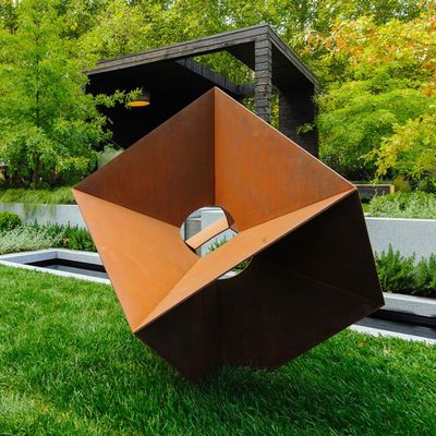 Un bon prix. Cube de sculpture à la main en acier moderne pour la décoration extérieure en ligne