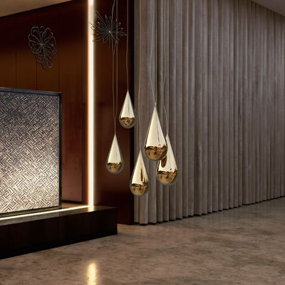 Un bon prix. Sculpture de goutte d'eau suspendue en acier inoxydable en ligne