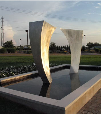 Un bon prix. Fontaine d'eau de jardin extérieur décoratif sculpture en acier inoxydable en ligne