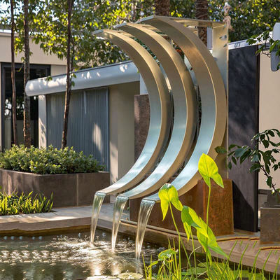 Un bon prix. Fontaine de jardin moderne design personnalisé en acier inoxydable, élément aquatique extérieur en ligne