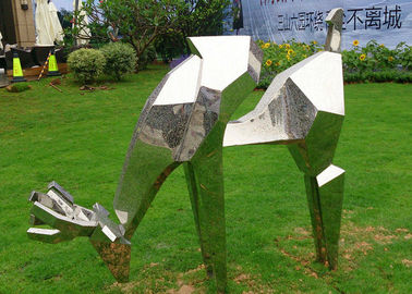 Un bon prix. Le métal extérieur grandeur nature sculpte des cerfs communs d'animaux pour la décoration de paysage en ligne