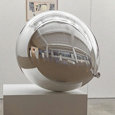 Un bon prix. Décoration artistique de galerie intérieure moderne Sculpture de ballon en acier inoxydable poli Fabriqué par Sculpture Factory en ligne