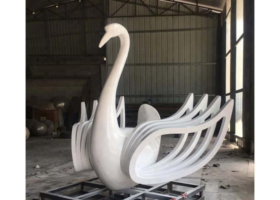 Un bon prix. Sculpture blanche en cygne de belle sculpture réaliste de grande taille en acier inoxydable en ligne