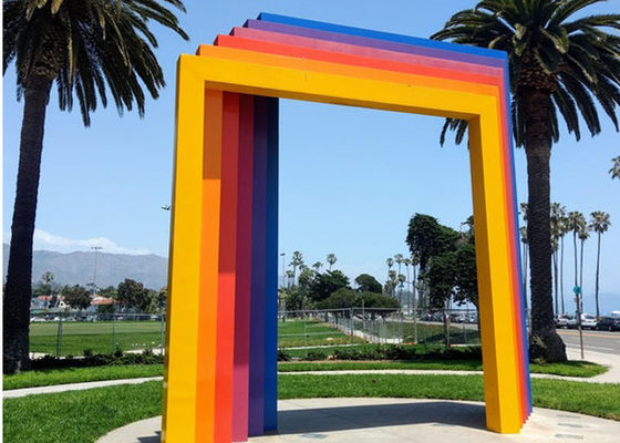 Un bon prix. Sculpture peinte par coutume en métal, sculpture moderne en porte pour le paysage de jardin en ligne