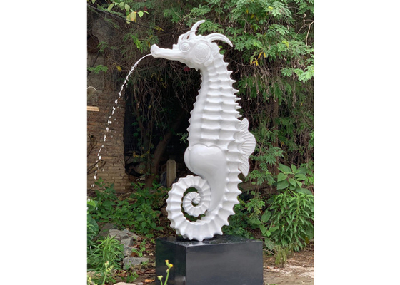 Un bon prix. La sculpture extérieure en fibre de verre d'hippocampe de fontaine contemporaine de jardin a adapté aux besoins du client en ligne