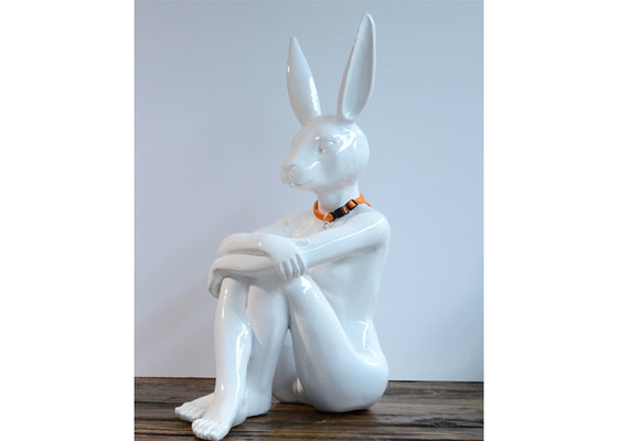 Un bon prix. Illustration extérieure peinte d'imagination de sculpture en fibre de verre d'homme de lapin grandeur nature en ligne