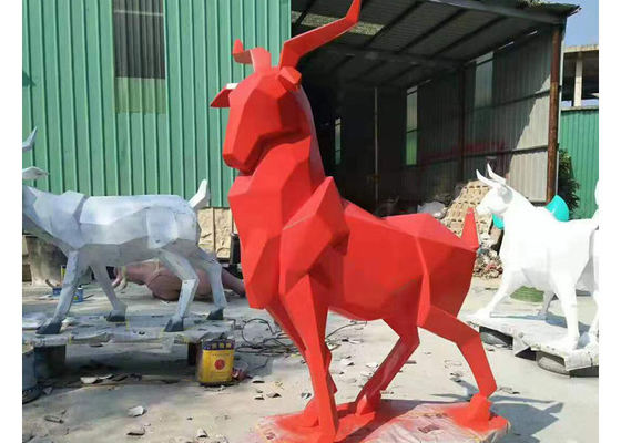 Sculpture extérieure en fibre de verre de cerfs communs animaux de figure grandeur nature pour la décoration de jardin