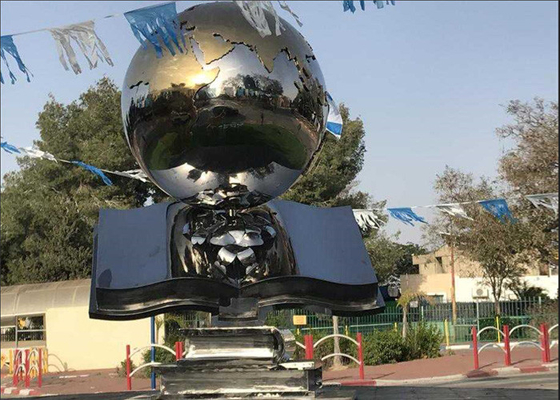 Un bon prix. Décoratif extérieur moderne adapté aux besoins du client de sculpture en acier inoxydable de globe et de livre en ligne