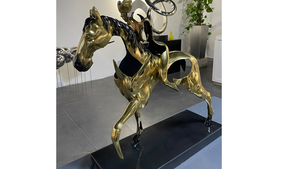 Couleur de moulage en laiton d'or polie par sculpture en bronze de cheval de décor à la maison