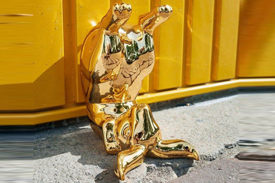 Décoration d'extérieur moderne miroir or sculpture de lapin en acier inoxydable