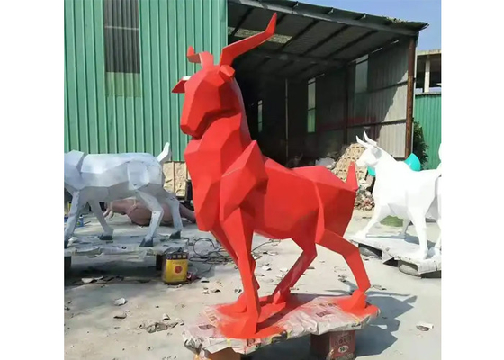 Art public moderne Cerf d'animaux Sculpture en fibre de verre en plein air Taille de vie