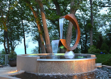 Un bon prix. Forme en acier contemporaine de la fontaine C de caractéristique de l'eau de Corten pour extérieur en ligne