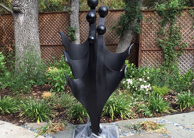 Un bon prix. Sculpture adaptée aux besoins du client en famille d'abrégé sur taille, sculptures extérieures en pelouse en métal en ligne