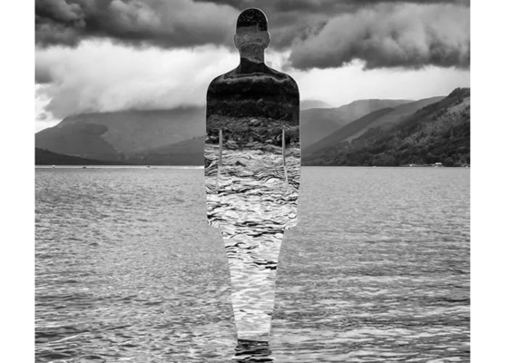 Sculpture de l'homme invisible en acier inoxydable