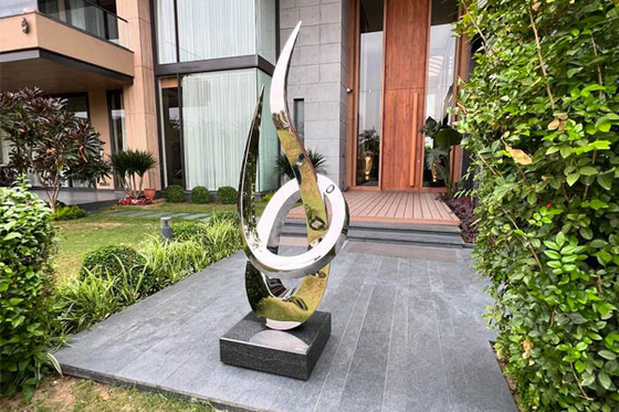 Un bon prix. Sculpture d'art abstrait contemporain en acier inoxydable 