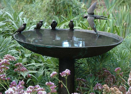 Statue de la cuve de bain d'oiseau de taille réelle sculpture extérieure