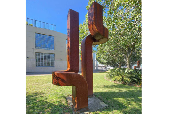 Un bon prix. Sculpture de jardin en acier corten fabriquée à la main à l'extérieur en ligne