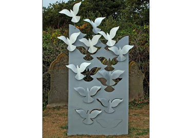 Un bon prix. La grande pelouse volante en métal sculpte la décoration animale de mur de statue moderne en ligne