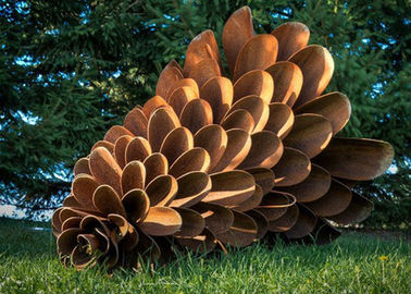 Un bon prix. Sculpture rouillée en acier en cône de pin de Corten, sculpture moderne en paysage en métal en ligne