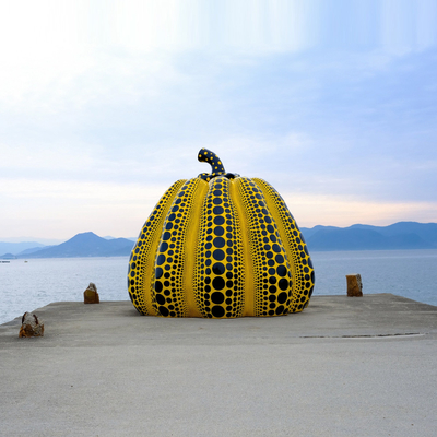 Sculpture de citrouille en fibre de verre moderne contemporaine en plein air