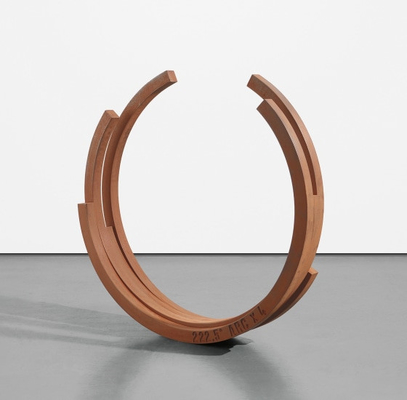 Un bon prix. Sculpture de paysage semi-circulaire en métal oxydé en ligne