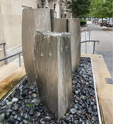 Sculpture en acier inoxydable métallique de jardin sur mesure Fontaine de cascade pour décoration
