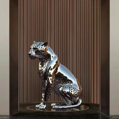 Sculpture en forme de guépard en acier inoxydable pour la décoration hôtelière, usine de sculptures chinoise