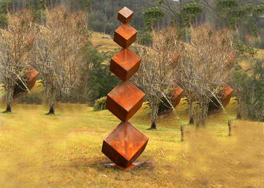 Un bon prix. Le grand jardin en métal de forme de cube en décor sculpte la finition rouillée en acier de Corten en ligne