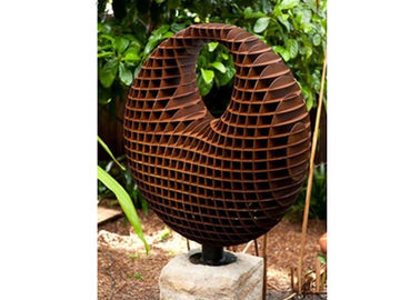 Un bon prix. Sculpture en acier en Corten de décoration de nid d'abeilles, sculptures rouillées en jardin en métal en ligne