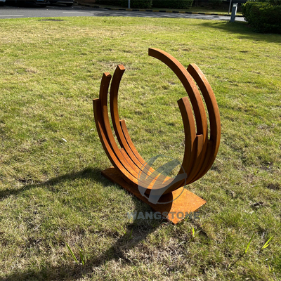 Sculptures ARC : Élégance en acier Corten à petite échelle pour jardin et bureau
