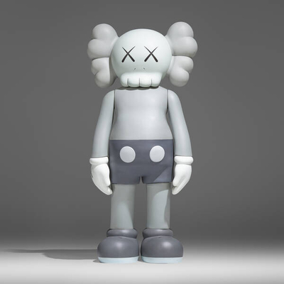 Un bon prix. Statement Art Piece: Sculpture KAWS en fibre de verre à grande échelle pour les collectionneurs en ligne