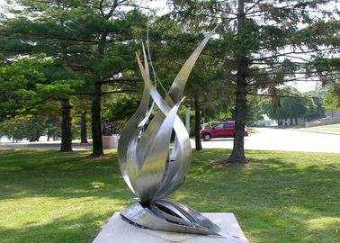 Un bon prix. Sculpture en fleur d'acier inoxydable de finition de Matt, sculpture extérieure en fleur de Lotus en ligne