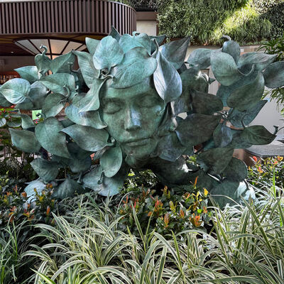 Un bon prix. Sculpture contemporaine de fées en bronze pour la décoration dans les espaces intérieurs extérieurs en ligne