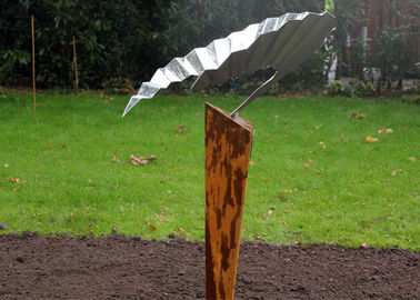Un bon prix. Sculpture abstraite debout libre en jardin, grande sculpture extérieure en décoration en ligne