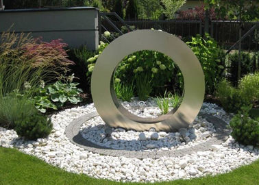 Un bon prix. Stabilité de corrosion de fontaine de caractéristique de l'eau d'acier inoxydable de forme d'anneau de conception de jardin en ligne