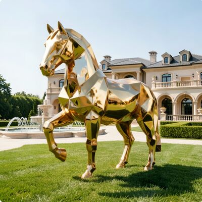 Un bon prix. Statue de cheval géométrique en or de luxe, sculpture moderne en acier inoxydable grandeur nature pour la décoration de jardin de villa et de hall d'hôtel en ligne