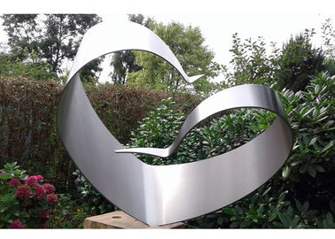 Un bon prix. Sculpture extérieure en acier inoxydable de conception simple, sculptures extérieures balayées en métal moderne en ligne