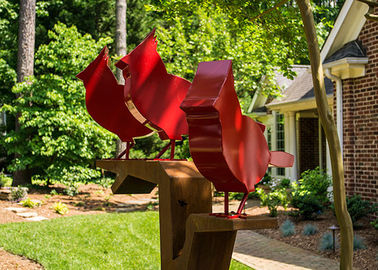 Un bon prix. Sculpture peinte mignonne en oiseau en métal d'acier inoxydable de couleur faite sur commande la cour extérieure en ligne