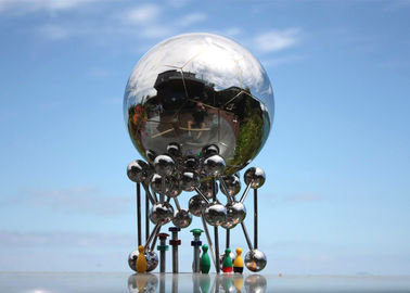 Un bon prix. Sculpture extérieure en football de décoration géante dans la ville avec la taille faite sur commande en ligne