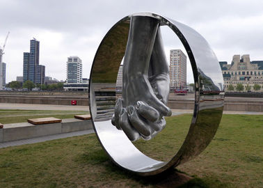 Un bon prix. Finition humaine polie élevée moderne de pièce forgéee de sculpture en acier inoxydable de main pour la décoration en ligne