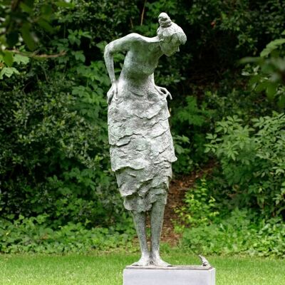 Un bon prix. Statue de jardin en bronze faite à la main représentant une femme et une grenouille - Sculpture de taille réelle avec patine en ligne