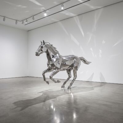Un bon prix. Sculpture géométrique moderne de cheval galopant en ligne